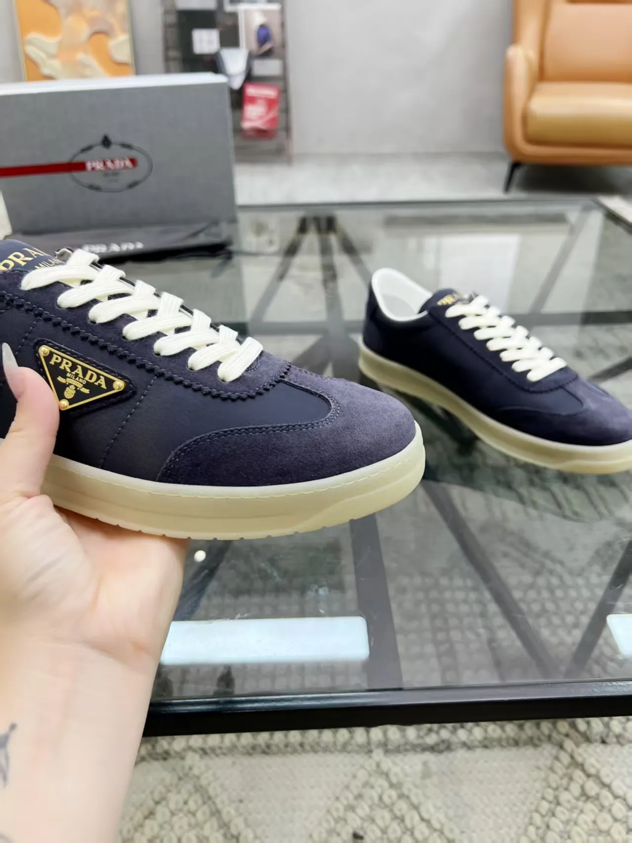 P360 Yuan 38-45 Prada Prada’s new men’s leather sports shoes, the highest version on the market, any comparison is welcome🆚! The original leather has excellent texture and is super high-end! Fetal sheep net lining imported from Italy, removable pad! Luxurious materials and fine workmanship, highly recommended!